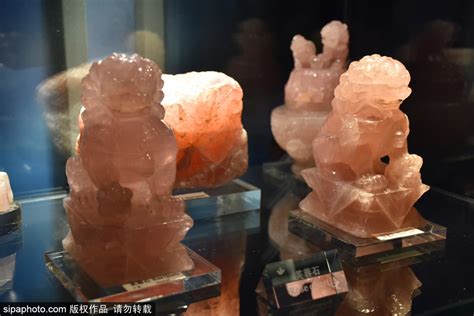 中国地质博物馆宝石厅，众多珍贵珠宝令人目不暇接