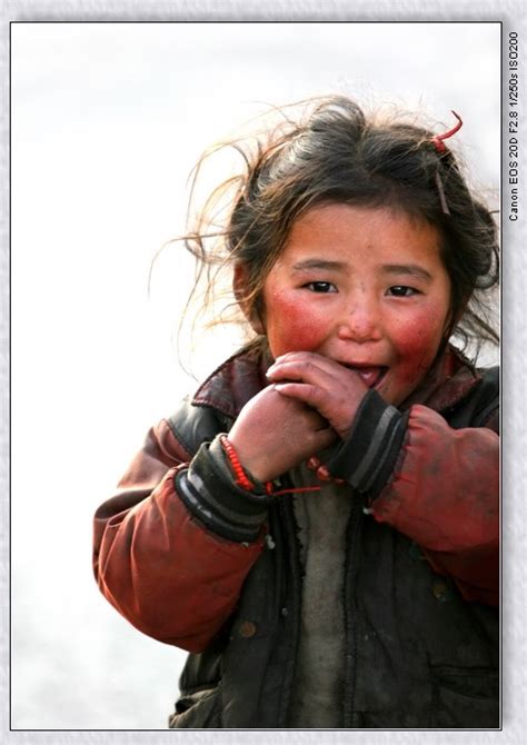 【砥砺奋进的五年】牧区藏族小学生专注的眼神 徜徉知识之海-新闻中心-南海网