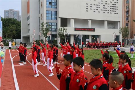福州市岳峰中心小学：校长带领学生击鼓，敲出新希望新梦想