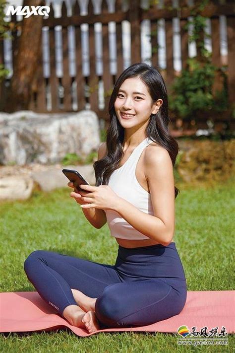 韩国健美运动员张如珍为某健美杂志拍摄写真，展示常年运动练就健美身材-新闻资讯-高贝娱乐