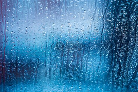 窗玻璃上的雨滴高清图片下载-正版图片304410926-摄图网