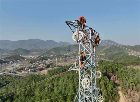 张北—雄安特高压最高最重输电塔完成跨越施工