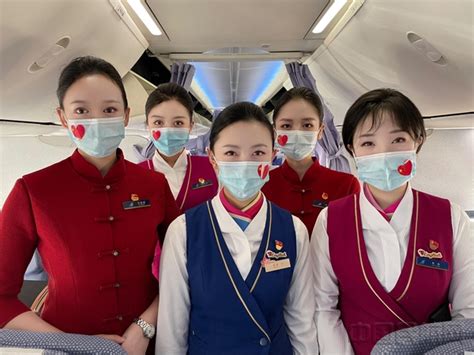 南航机舱茶点飘香 贵州旅客体验“云上重阳”-中国民航网