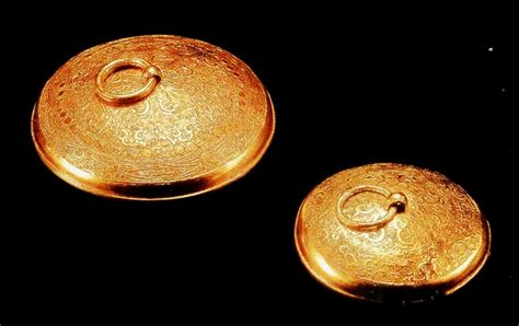 中国古代金工传统工艺之一『 炸珠 』炸珠——将等距的纯金细剪成小