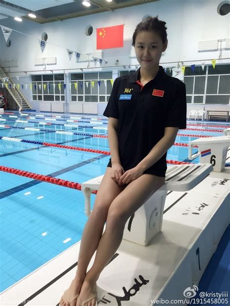 游泳美女熊黛林图片高清