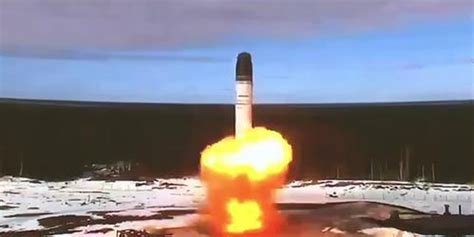 俄军海燕核动力导弹亮相，可突破任何导弹防御系统，为美量身定做