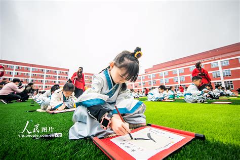 贵州毕节：孩子“开笔破蒙”体验传统文化【3】--图片频道--人民网