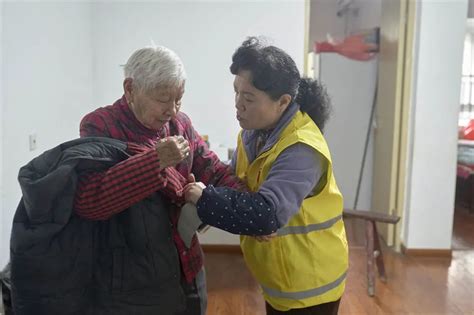 低龄老人照顾高龄老人，能破解“中国式养老”难题吗？