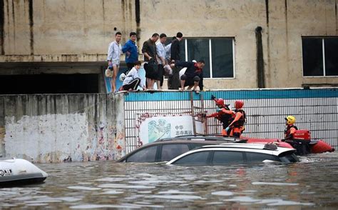 28名洪水被困群众被南京训练总队顺利救出|防汛抗灾第一线_荔枝网新闻