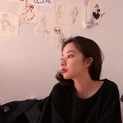 头像女生侧颜温柔
