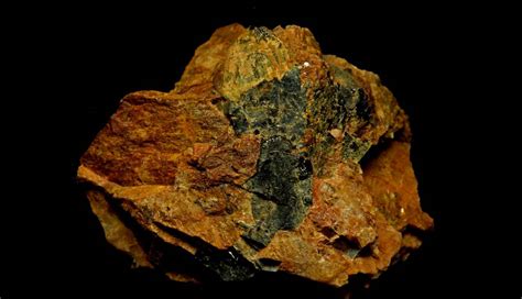 工业维生素：稀土 稀土是一组金属的简称，包含化学元素周期表中镧、铈、镨等17种元素，目前已被广泛应用于电子、石化、冶金等众多领域。几乎每隔 ...