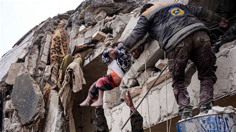 叙利亚地震之后一位妇女在废墟下生孩子 - 2023年2月7日, 俄罗斯卫星通讯社