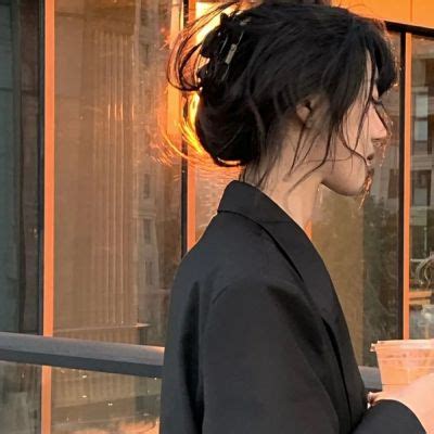 温柔现代氛围头像女生