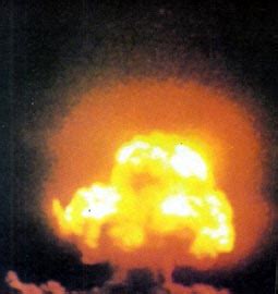 我国第一颗原子弹爆炸成功时，来看看当时西方国家的反应吧