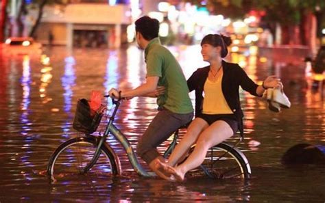 广东珠海发布暴雨红色预警 ，街道积水严重一地下车库被淹没(含视频)_手机新浪网