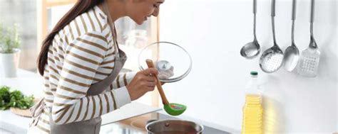 怎么清理厨房油渍 清理厨房油渍方法分享_知秀网