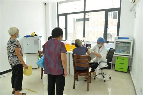 首针开打！广州白云65岁以上老年人免费接种肺炎疫苗