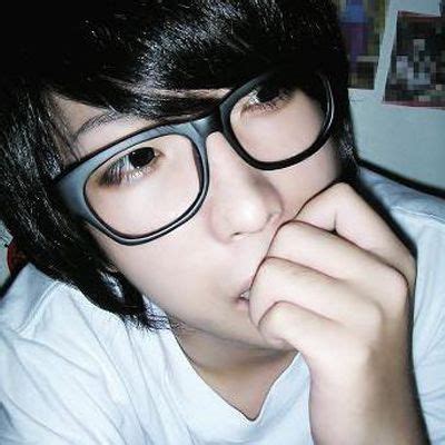 戴眼镜非主流头像