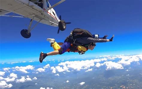 海花岛跳伞丨海南三亚4000米双人跳伞体验，绝无仅有的震撼