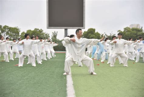 高二年级举行太极拳比赛暨班旗授旗仪式-南京市江宁高级中学