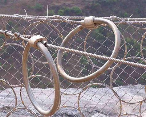 疫区隔离防护网 铁路框架护栏网圈山绿色包塑钢丝网 厂区场地围栏-阿里巴巴