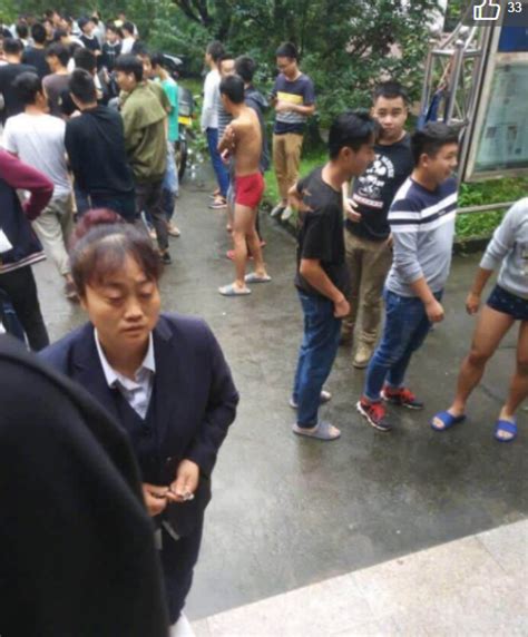 四川广元发生5.4级地震 学生飞奔逃出教学楼(图)_手机凤凰网