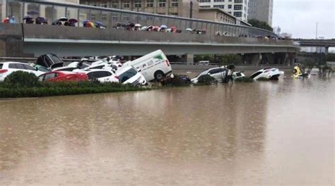 30秒对比淹没前后的京广北路隧道 近百辆车浮出水面已成废铁_手机新浪网
