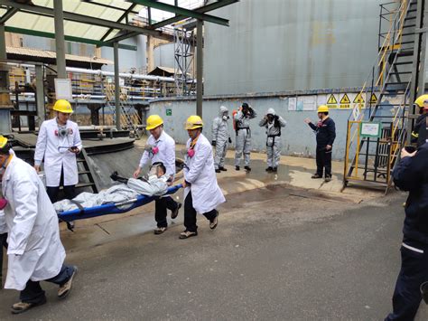 开屏新闻-云南铜业开展生态演习 浓硫酸储罐泄漏 应急队员紧急处置