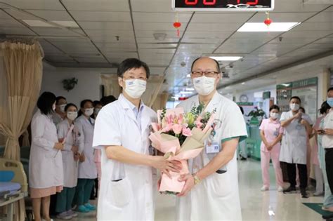 深圳市妇幼保健院党政领导班子向临床一线医师们送上节日祝福-医院汇-丁香园