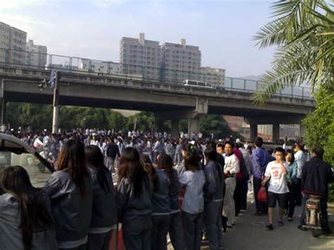 三洋华强公司千人集体罢工 防暴警控制现场－中国家电在线