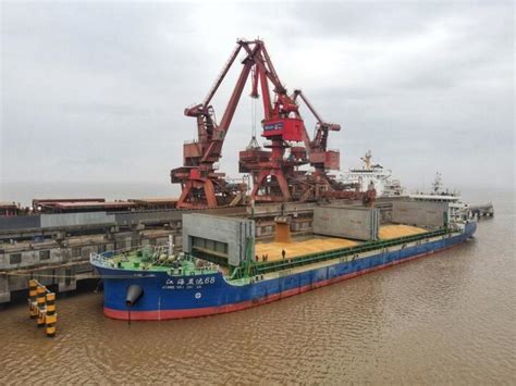 舟山创新江海联运新模式 货物进长江坐上了班轮