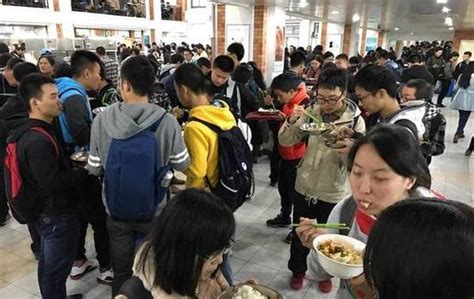 上海“长者食堂”恢复堂食 方便老年群体就餐_新浪图片