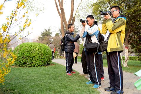春色宜人，绿意盎然，郑州16中学生摄影社团春之旅--郑州市第十六中学