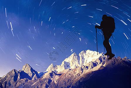蓝色的云顶峰来自尼泊尔喜马拉雅山峰顶端的地景高清图片下载-正版图片307835300-摄图网