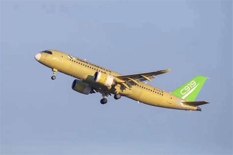 ARJ21正式交付 三个月后有望在武汉坐上国产支线客机_湖北频道_凤凰网