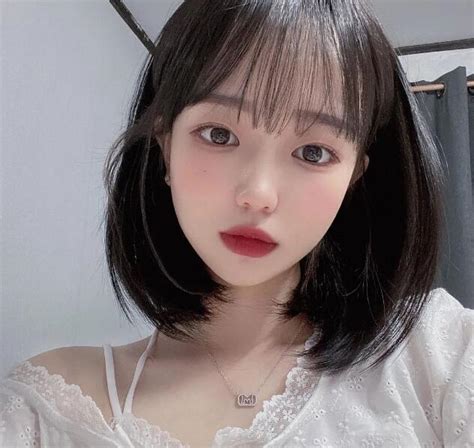 甜酷短发甜美女生头像