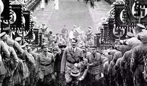 1945年英军解放纳粹贝尔森集中营悲惨影像-天下老照片网