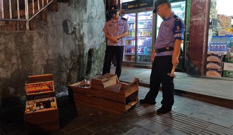 #民警开车巡逻路遇2只野生老虎#25日，... 来自中国警方在线 - 微博