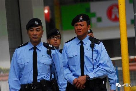 承压中的香港警察：以前太温顺，现在不过干了该干的事情_凤凰网
