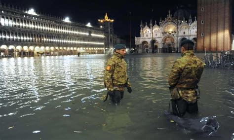 "水城"威尼斯遭遇严重水患 著名的圣马可大教堂被淹