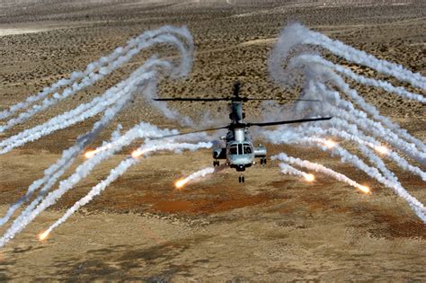 Military Photos CH-46E Sea Knight Countermeasure Test