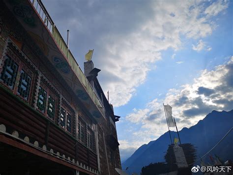 甘孜丹巴甲居藏寨，是独特的藏式楼房建筑，一般寨楼坐北朝南