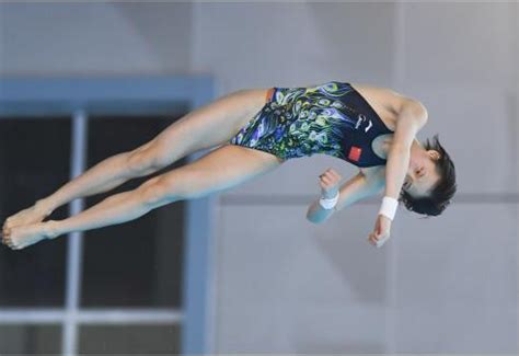 跳水选拔赛女子十米台激烈 陈芋汐力压张家齐夺冠_手机新浪网