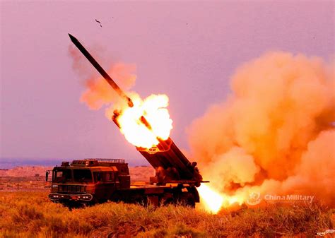中国研制出世界顶级箱式火箭炮，射程达300公里，成本只有导弹1/3_我国