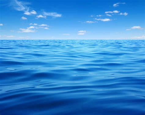 蓝色海洋上方的阳光图片-蓝色海洋上方的阳光美景素材-高清图片-摄影照片-寻图免费打包下载