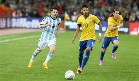 世预赛南美区推荐：哥伦比亚VS巴西、阿根廷VS乌拉圭__财经头条