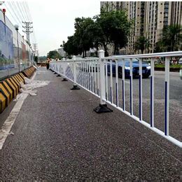 哪里有市政护栏现货 清远面包管护栏 市政隔离栅 广州公路护栏厂家