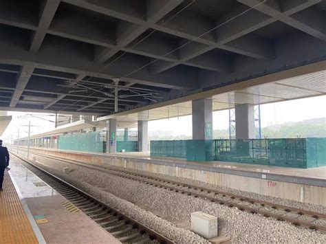 西安火车站改扩建工程新建北侧高架候车室投入运营-人民图片网