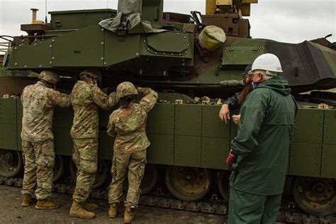 美军给主战坦克装上主动防御系统 开到俄邻国参加演习 【环球网报道记者