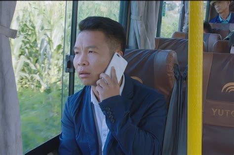 《二龙湖爱情故事2020》小伙坐公交车被美女搭讪，竟是因为这个_凤凰网视频_凤凰网